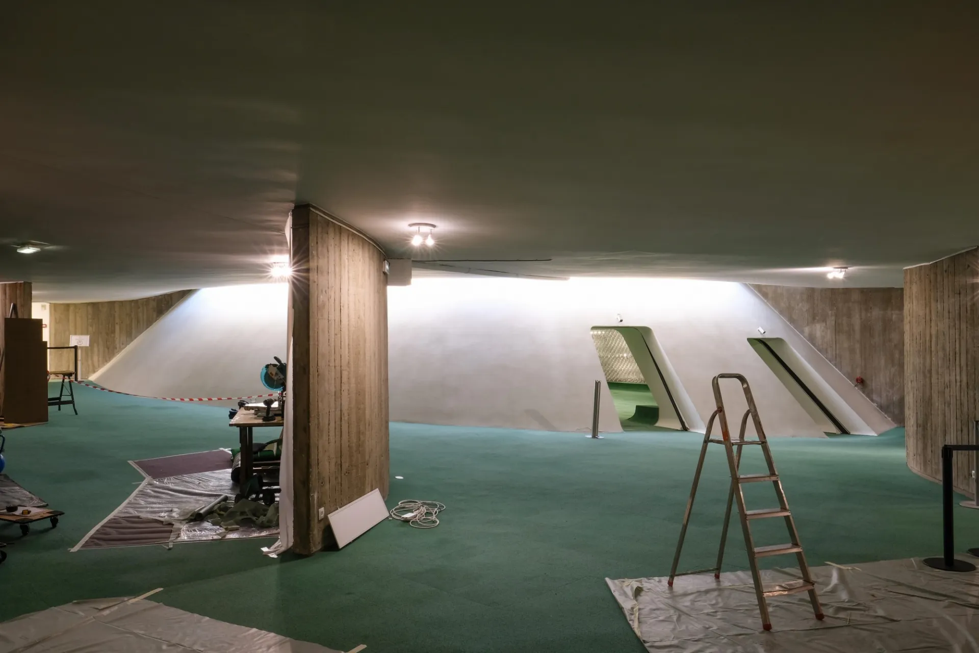 Oscar Niemeyer, Headquarters of the French Communist Party (1965–1980). Photograph by Ciro Miguel, 2021.